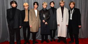 13:15
لبنان الجمال

عضو فرقة BTS يتبرع لذوي ضحـ ايا الطائرة الكورية